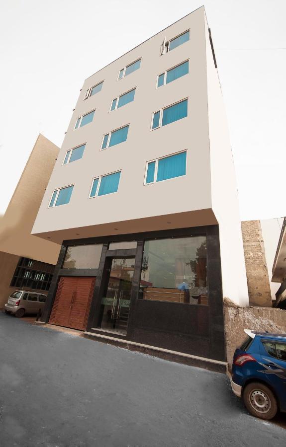 Hotel Z Suite-Near Delhi Airport Yeni Delhi Dış mekan fotoğraf