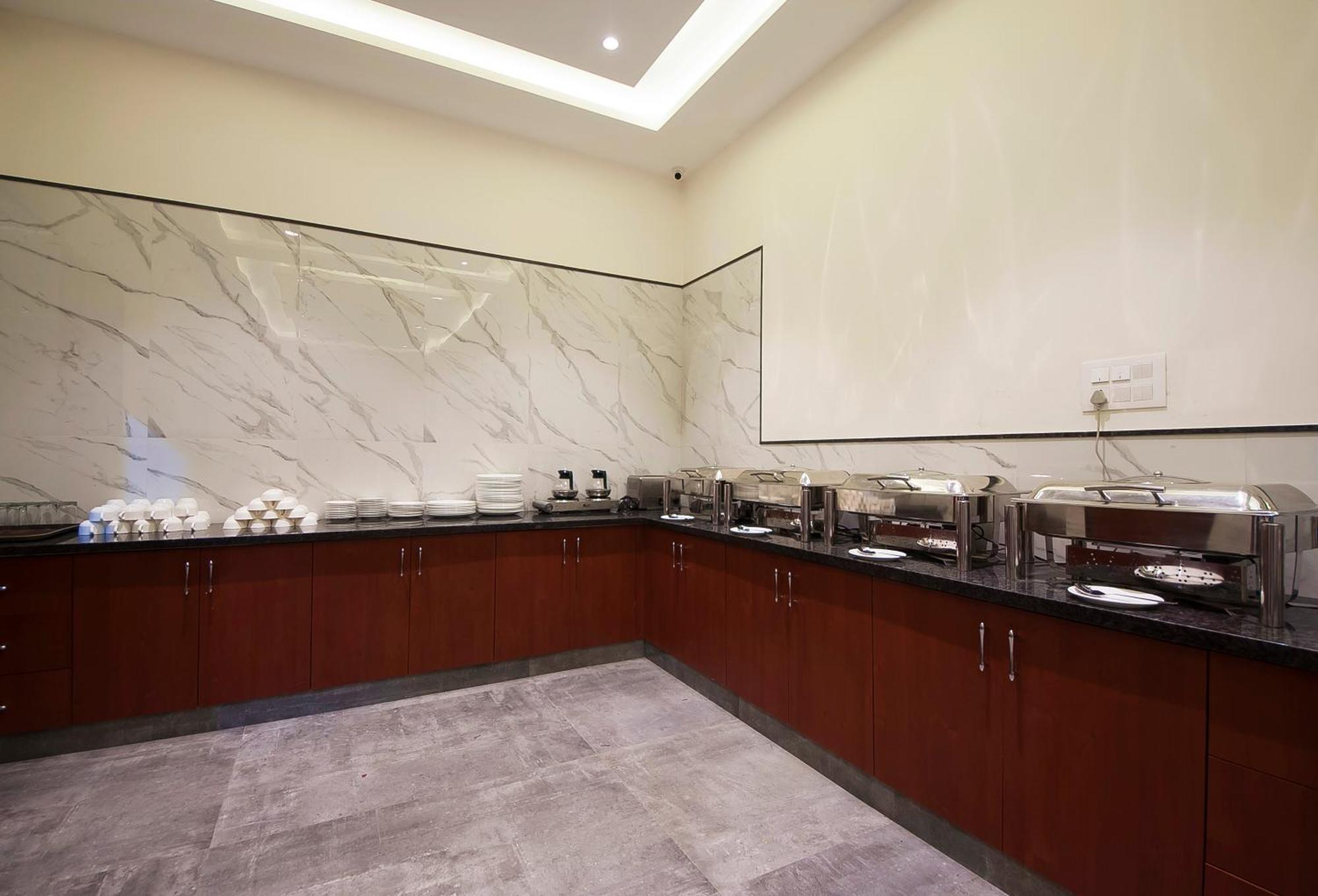 Hotel Z Suite-Near Delhi Airport Yeni Delhi Dış mekan fotoğraf